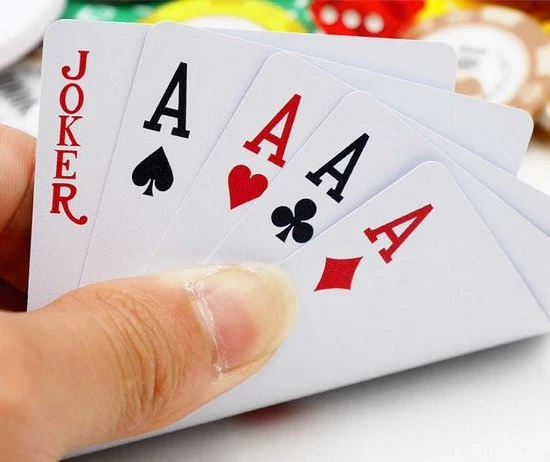 Casual Goods 2x Plastic Speelkaarten | Waterdicht | Volwassenen | Poker | Rood + Blauw 11 Casual Goods 2x Plastic Speelkaarten | Waterdicht | Volwassenen | Poker | Rood + Blauw - Afbeelding 9